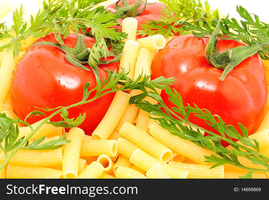 Pasta and tomato with herbs