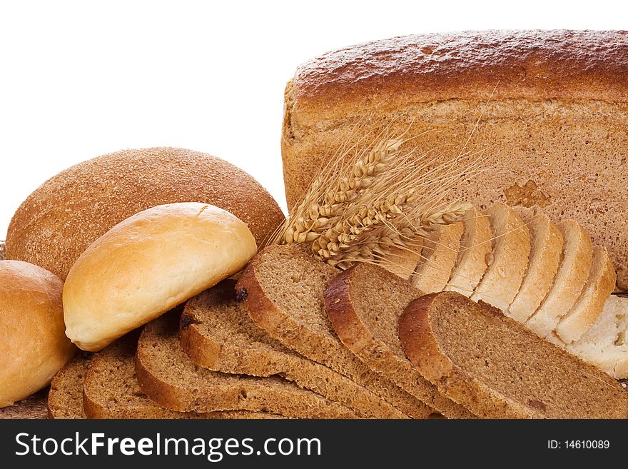 Isolated wheat ear and bread