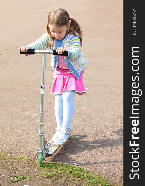 Little girl goes on a skateboard
