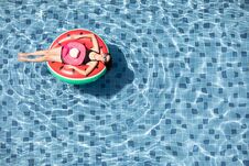 Free Top View Of Woman Lay On Balloon In Pool Royalty Free Stock Image - 146350016