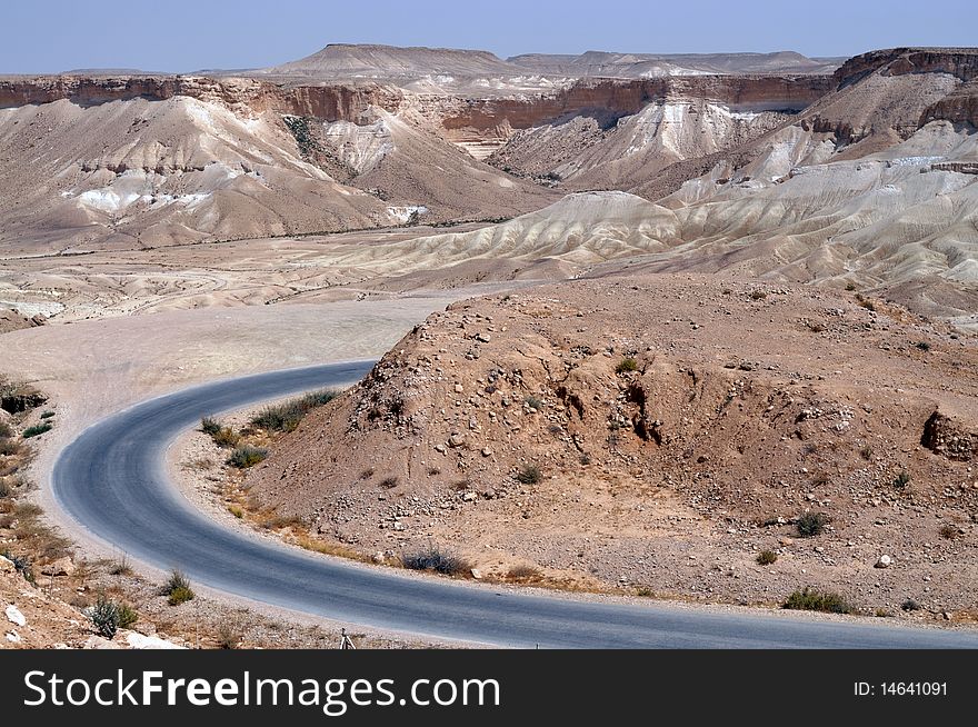 Makhtesh Ramon (Ramon Crater), The world's largest Makhtesh (an erosion cirque) located in Israel's Negev desert.