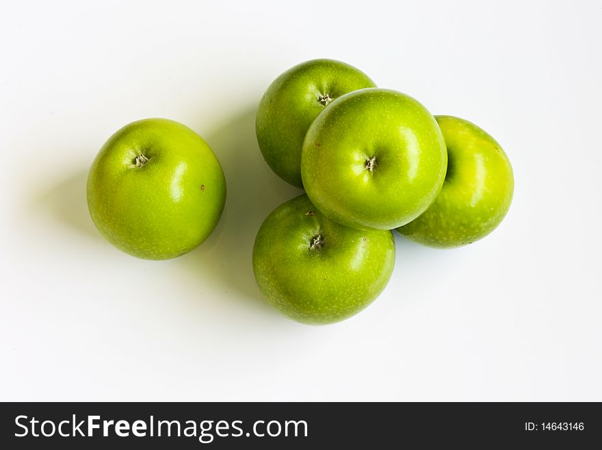 Green apples separated into 2 groups, 4 pieces and 1 piece. Green apples separated into 2 groups, 4 pieces and 1 piece