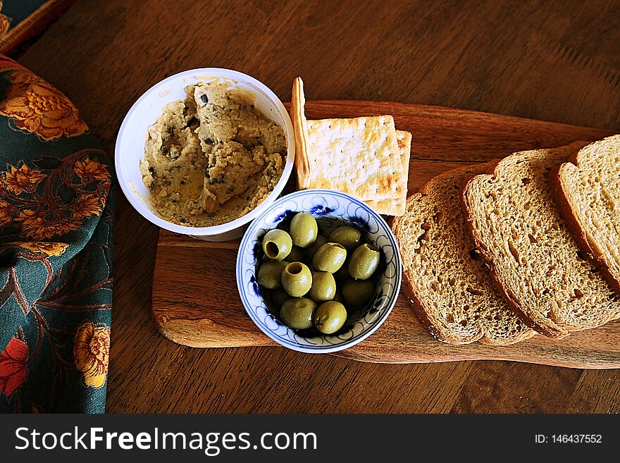 A display of fresh Hummus, with olives Brown bread and crackers. Tasteful, flavoursome and a delight to eat . A display of fresh Hummus, with olives Brown bread and crackers. Tasteful, flavoursome and a delight to eat .