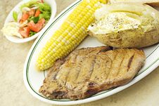 Grilled Steak With Vegetables Royalty Free Stock Images Grilled Steak With Vegetables Royalty Free Stock Images