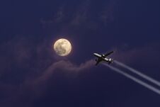 A Plane Flying Towards Royalty Free Stock Photography