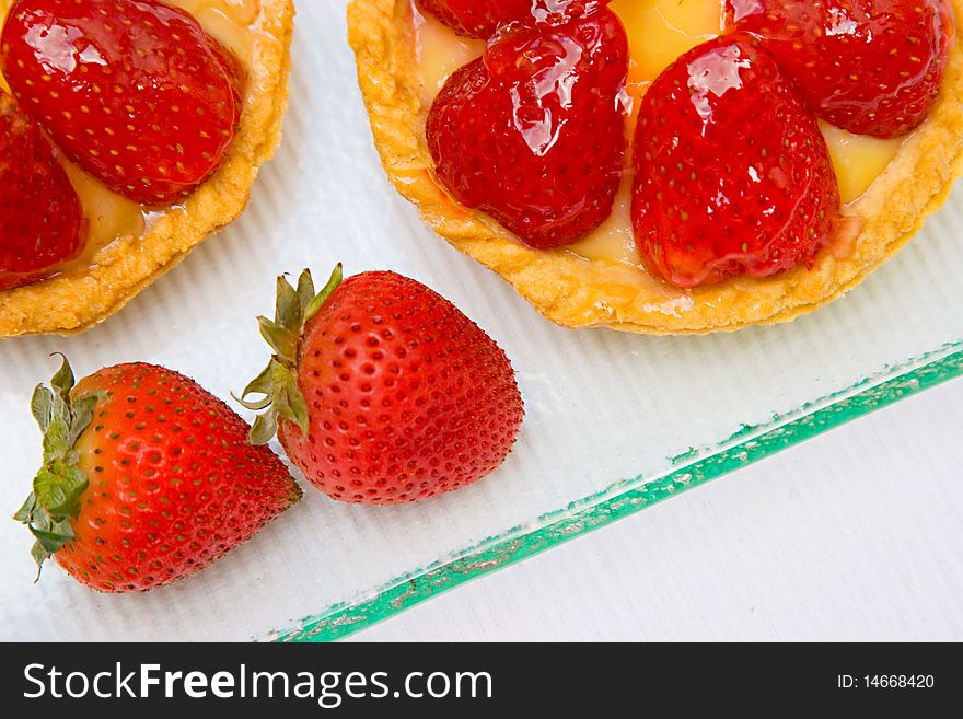 Strawberry tarts with fresh strawberries