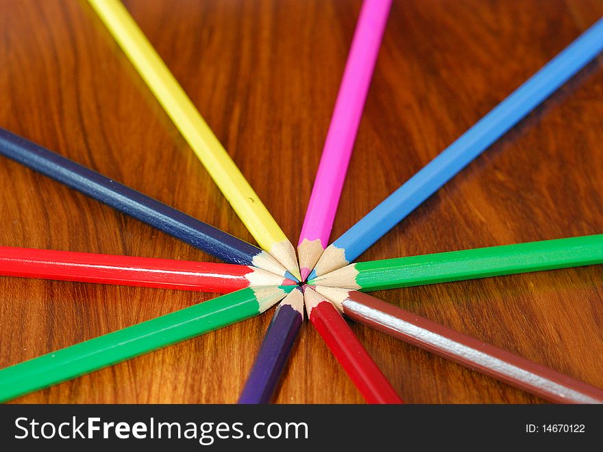Coloring pencils in a star shape