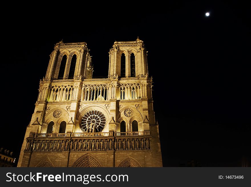 Night view  of  Notre Dame de Paris