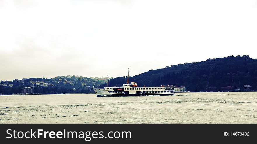 İstanbul Boğaziçi, buharlı gemi ve yağmur . İstanbul Boğaziçi, buharlı gemi ve yağmur ...