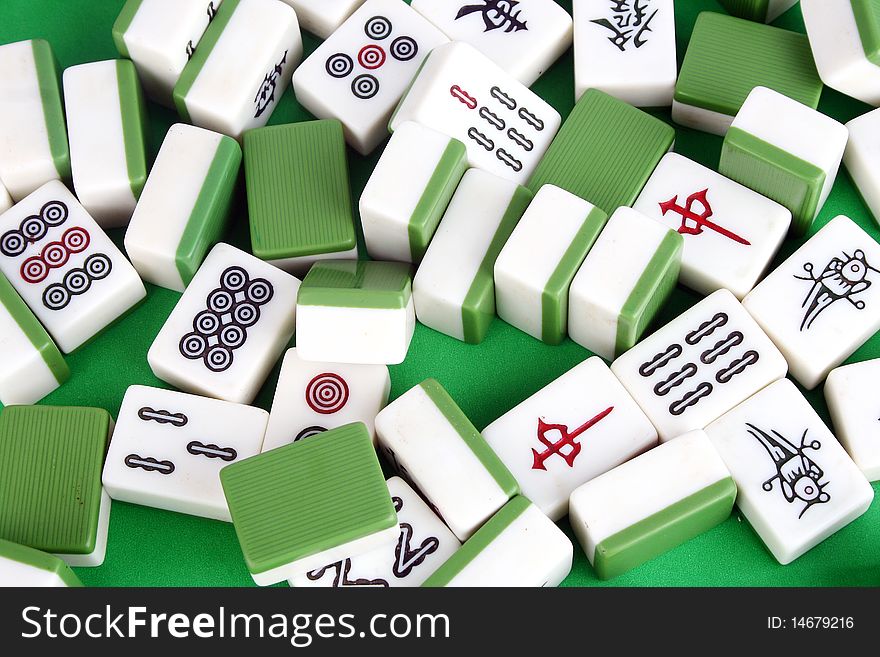 Mahjong tiles aligned and two dices