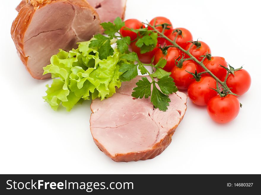 An image of a snack of meat, tomatoes and lettuce