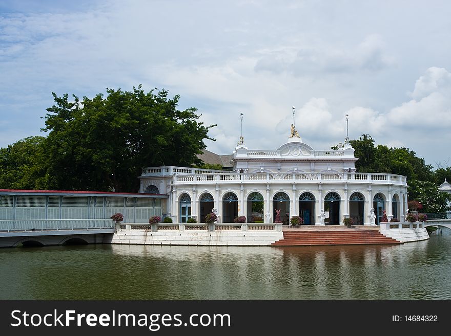 Devaraj-Kunlai Gate, Bang Pa-in Palace