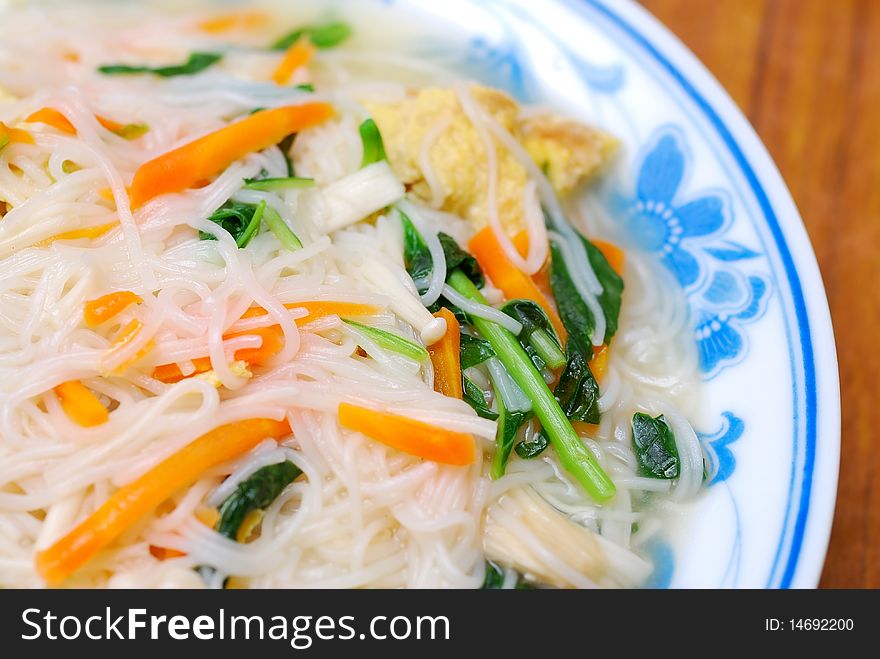 Simple Chinese Noodles With Vegetables