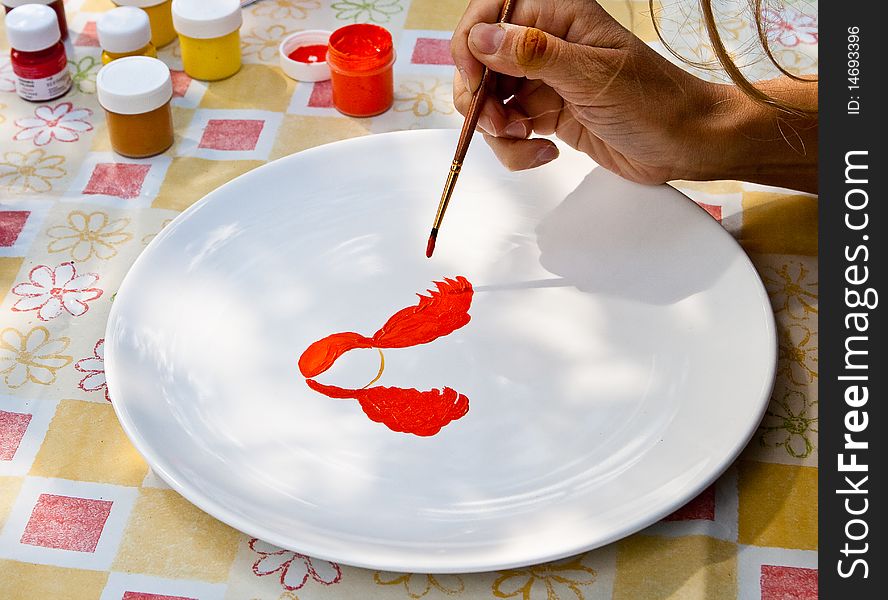 Handy craft - painting on a plate