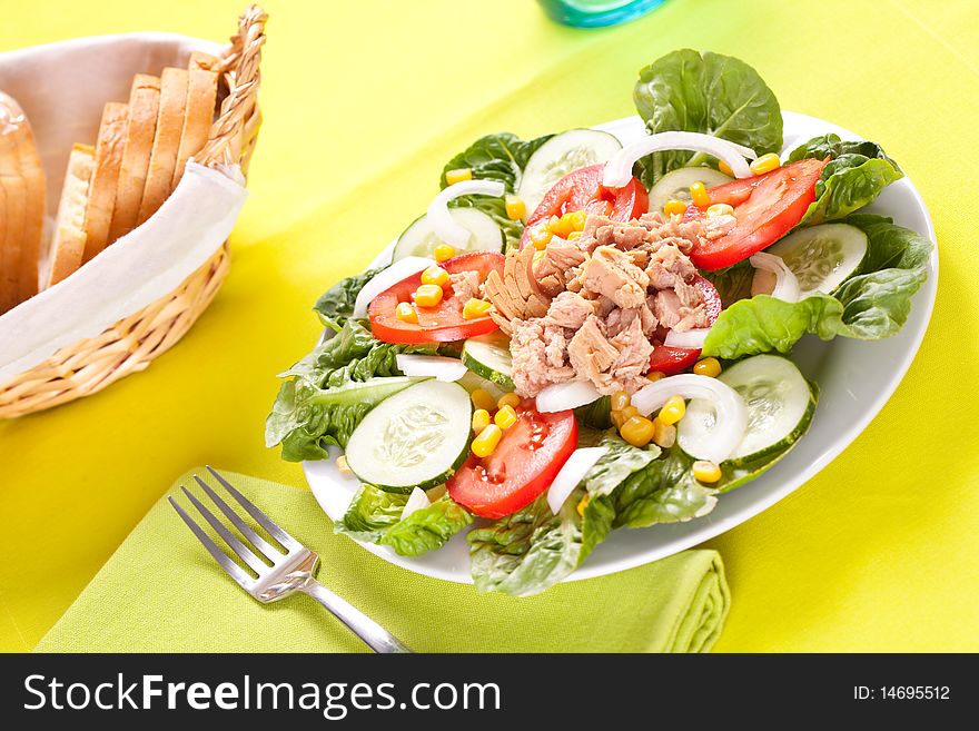 Salad Tuna Tomato Corn And Onion