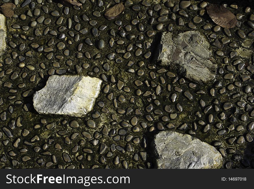 Decorative river stone embedded on the drainage lining structure