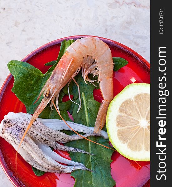Shrimp on a saucer with lemon