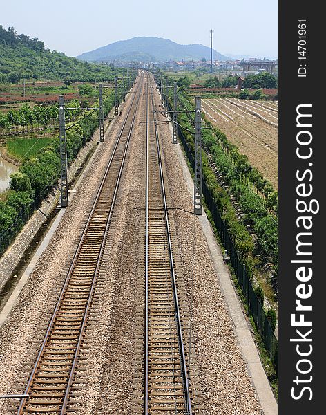 China's double-track electrified railway, China's transportation lifeline. China's double-track electrified railway, China's transportation lifeline.