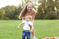 Free Mother With A Child Plays In The Park. Stock Photos - 147077003
