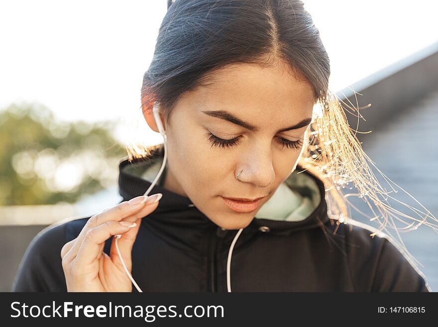 Close Up Of An Attractive Young Fitness Woman