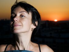 Woman And Sunset In A City Royalty Free Stock Photography