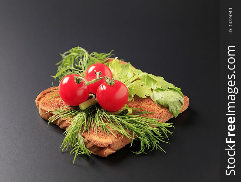 Dill and tomatoes on toast - closeup