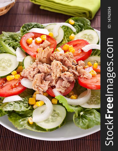 Salad Tuna Tomato Corn And Onion