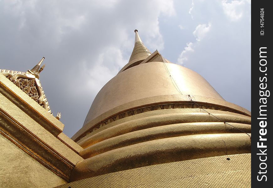 Golden Pagoda In Wat Prakaew2