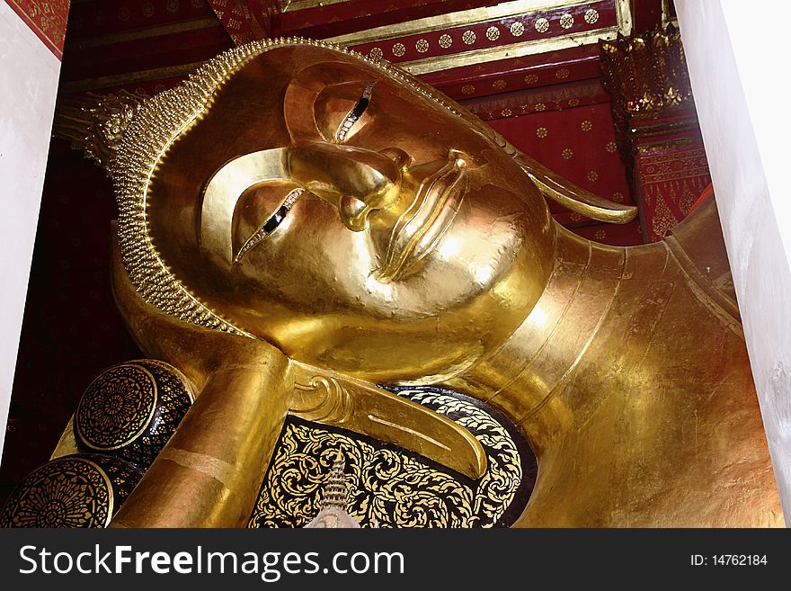 Reclining Buddha, smile and look gently