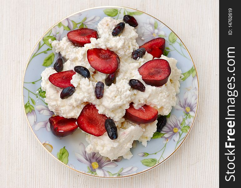 Plate of cottage cheese with fruit on gray napkin