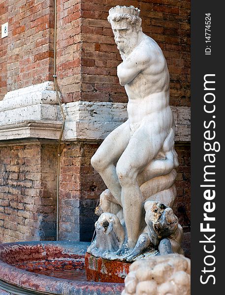 The statue of Neptune with his arm maimed in the central square of Senigallia.
The Fountain of Neptune was built at the same time as the Municipal Building  and located to the right of the entrance arch, this statue, now without its arms, represents the god Neptune and, so some say, is Roman origin.