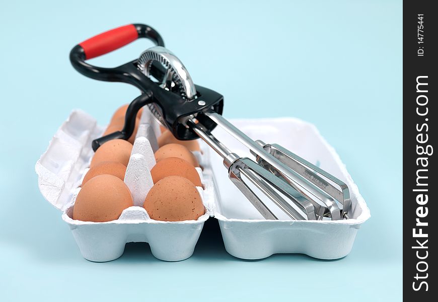 An egg beater on a kitchen bench