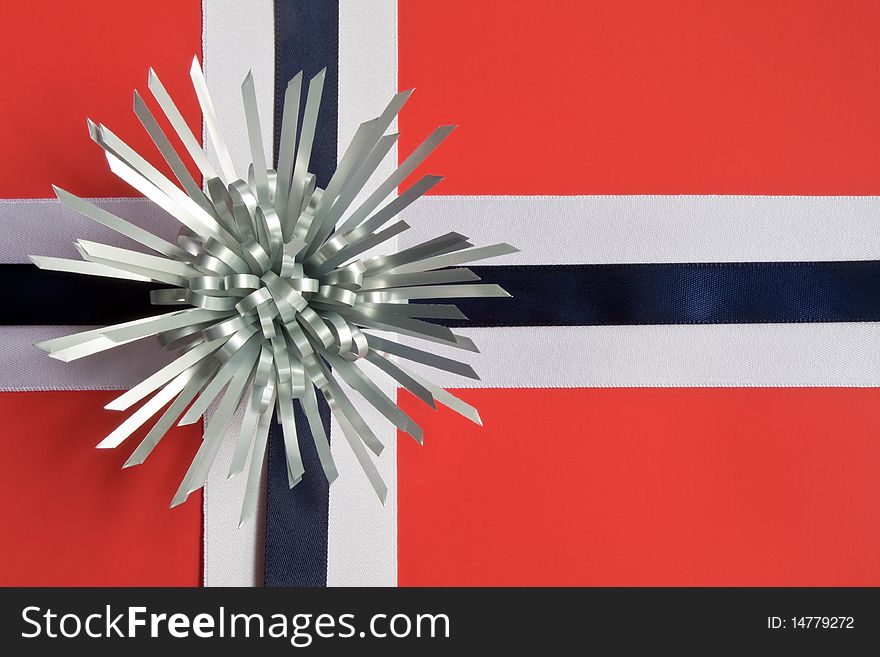 A gift tied with ribbon representing Norway's flag. A gift tied with ribbon representing Norway's flag
