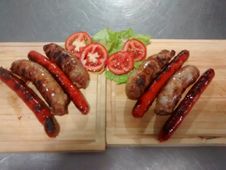 GRILLED MEAT AND CHICKEN IN HIS ANAFRE IN RESTAURANT Royalty Free Stock Images GRILLED MEAT AND CHICKEN IN HIS ANAFRE IN RESTAURANT Royalty Free Stock Images