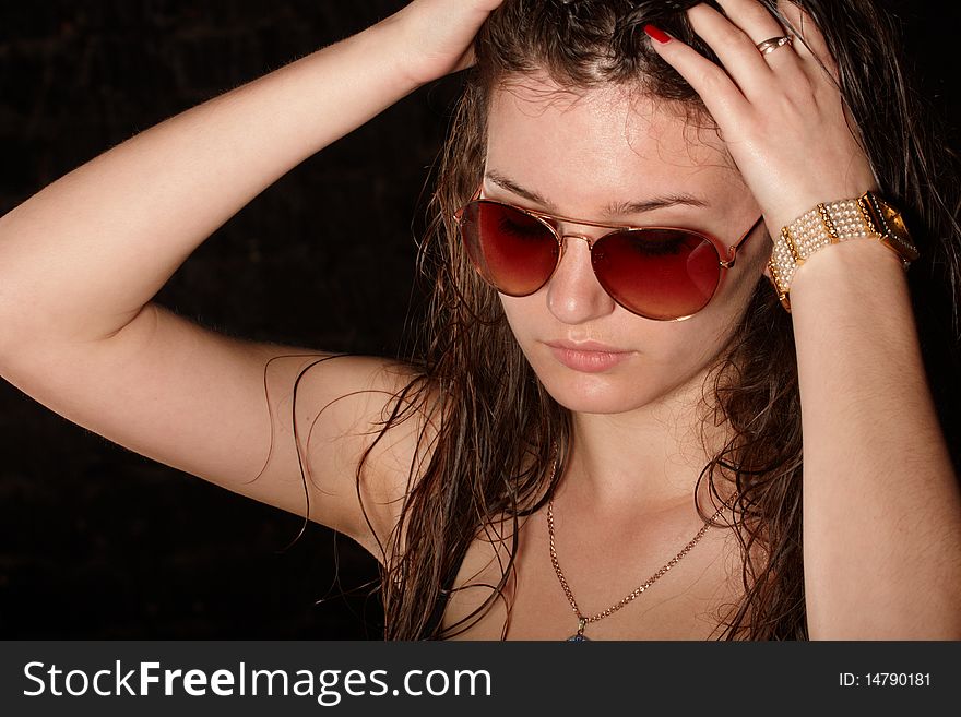 Girl in sunglasses. studio shot