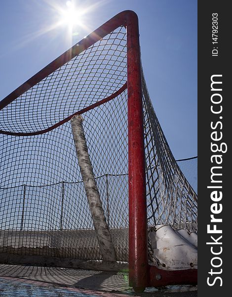 A net in an outdoor roller hockey rink. A net in an outdoor roller hockey rink