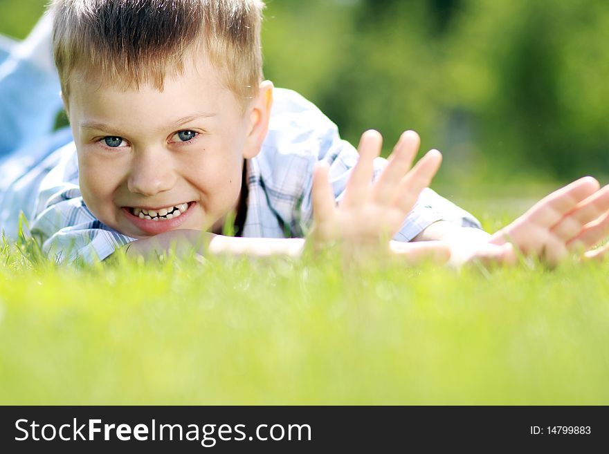 5 years old child lying on the grass.