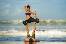 Free Outdoors Lifestyle Portrait Young Attractive And Concentrated Couple Of Yoga Acrobats Practicing Acroyoga Balance And Meditation Stock Photos - 147913203