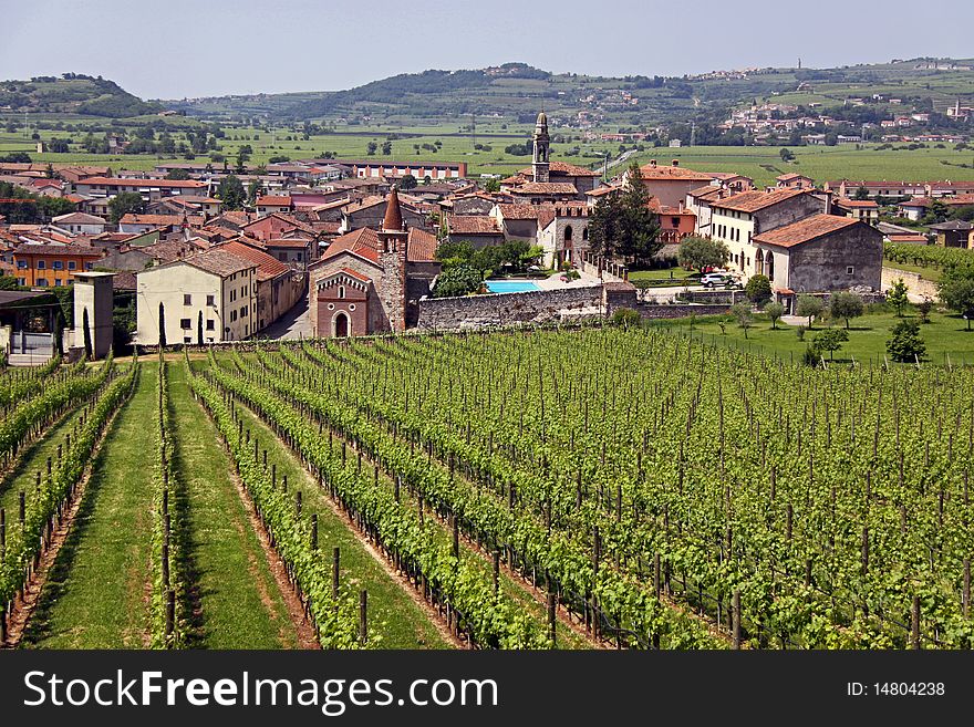 The Italian town of Soave, famous for its wine and grape vineyards. The Italian town of Soave, famous for its wine and grape vineyards