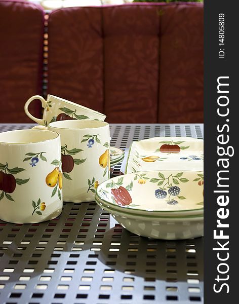 Porcelain jugs and mugs