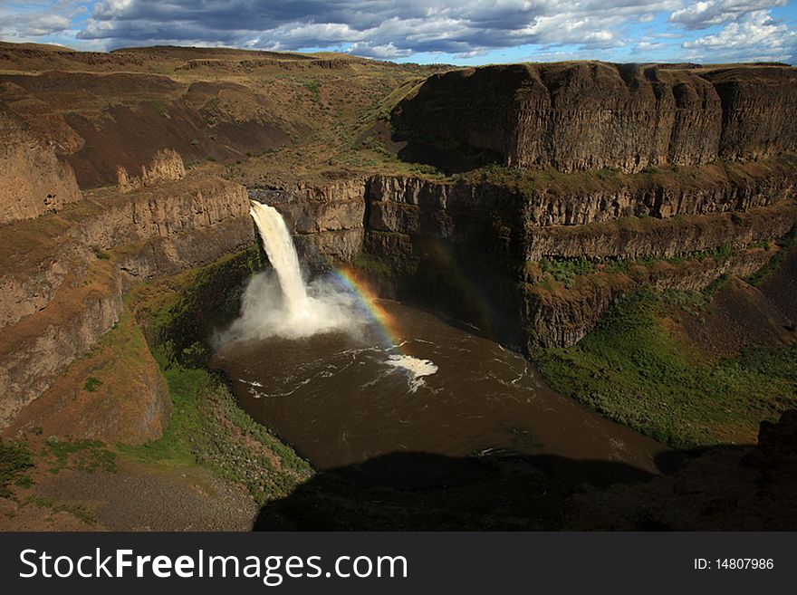 Waterfalls at Palouse Falls in Washington.