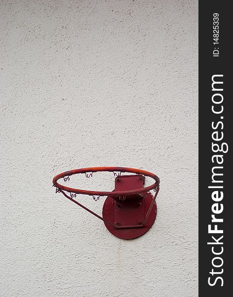 Basket on the wall to play in the yard