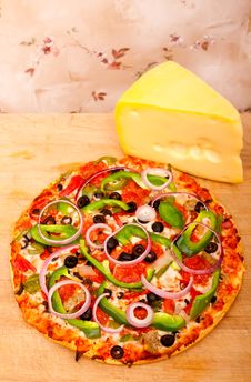 Pizza With Vegetables And Pepperoni Stock Photography