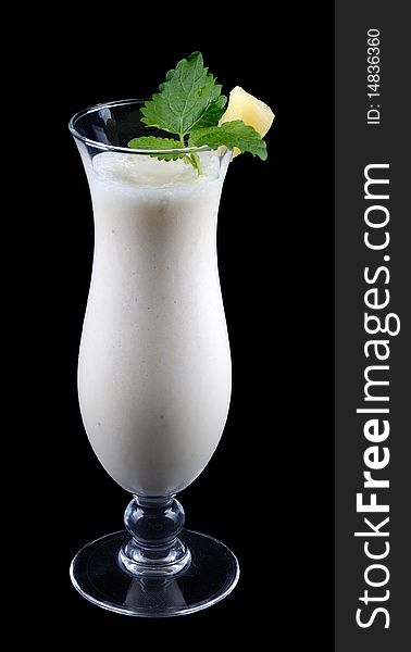 White shake with mint and pineapple