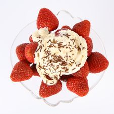 Strawberries  With Whipped Cream Royalty Free Stock Images
