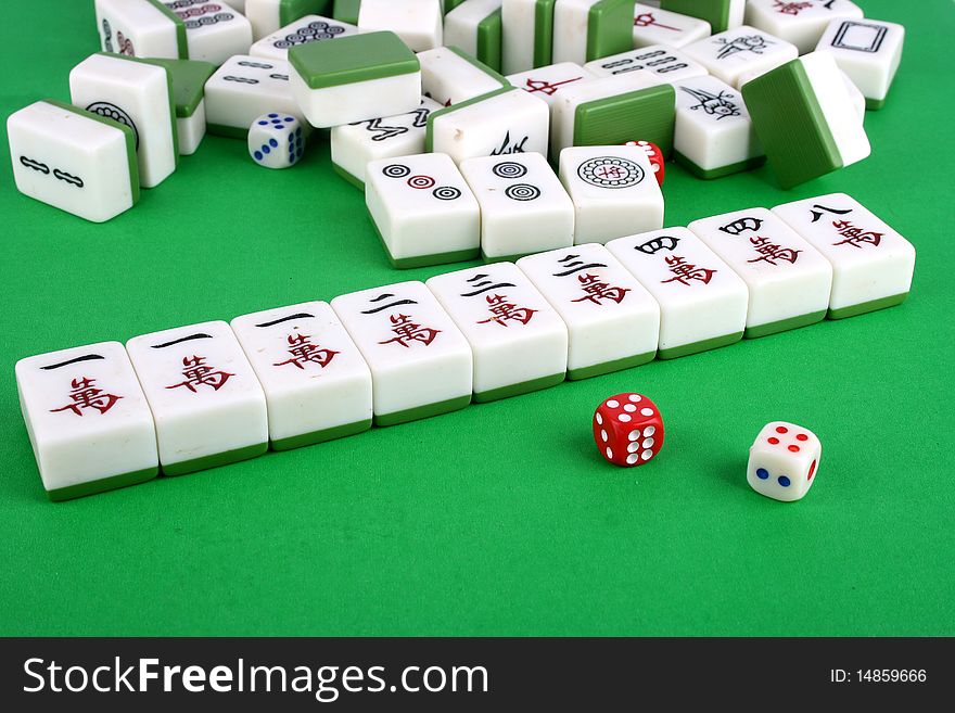 Mahjong tiles aligned and two dices