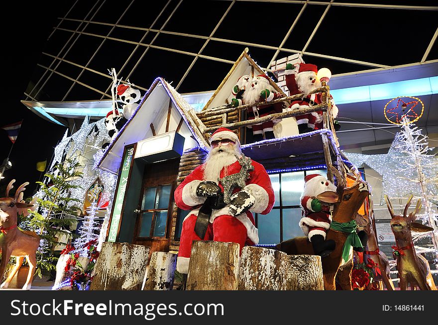 Santa Hut Christmas Display Set