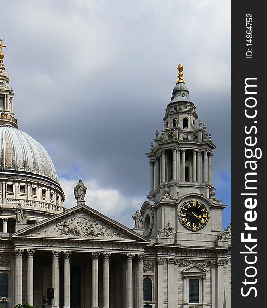 Photo of St Paul's Cathedral in London. Photo of St Paul's Cathedral in London