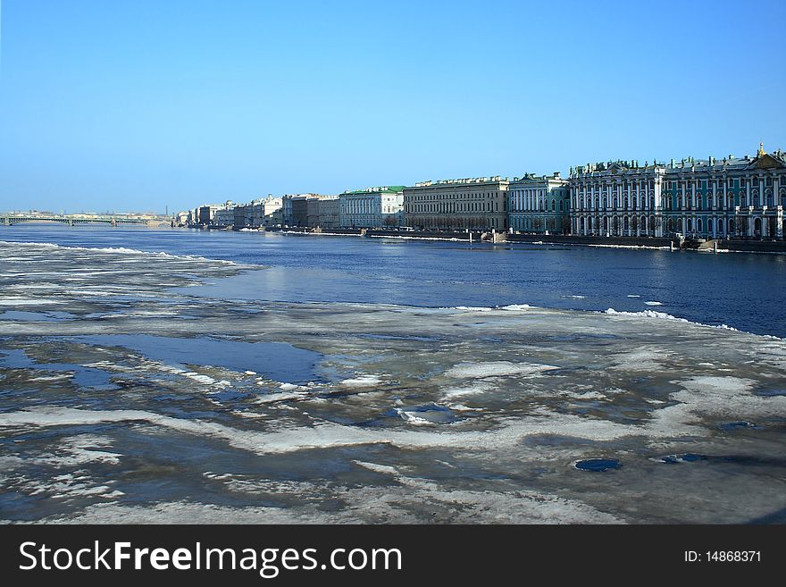 Saint-Petersburg. River Neva. Dvortsovaya naberegnaya. Spring