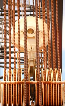 Crane Pulleys And Cables Royalty Free Stock Images Crane Pulleys And Cables Royalty Free Stock Images